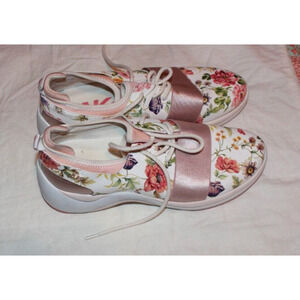 ANNE KLEIN FLORAL CANVAS SHOES-SIZE 7